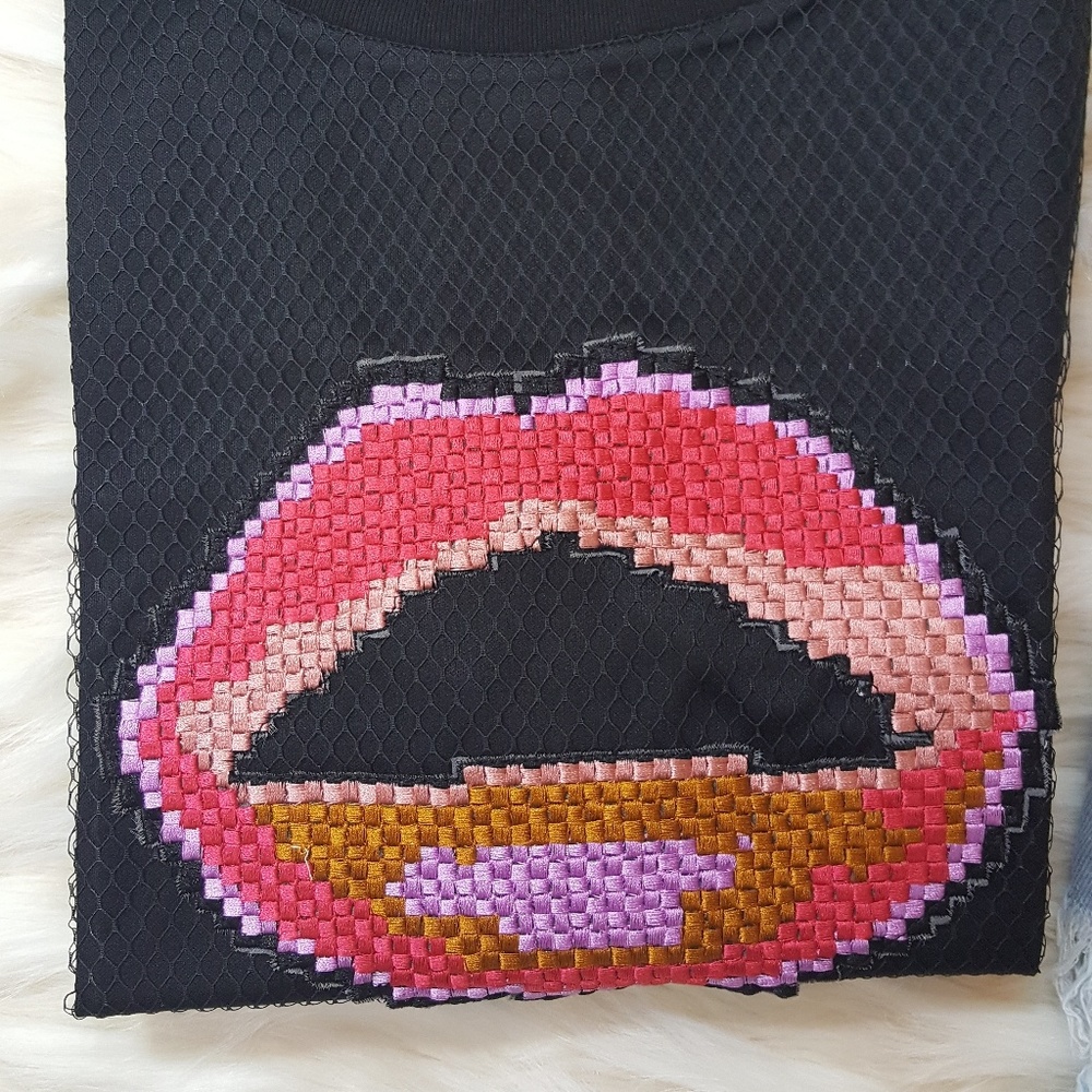 Embroidered Fishnet Crop Top - Picture 6 of 7
